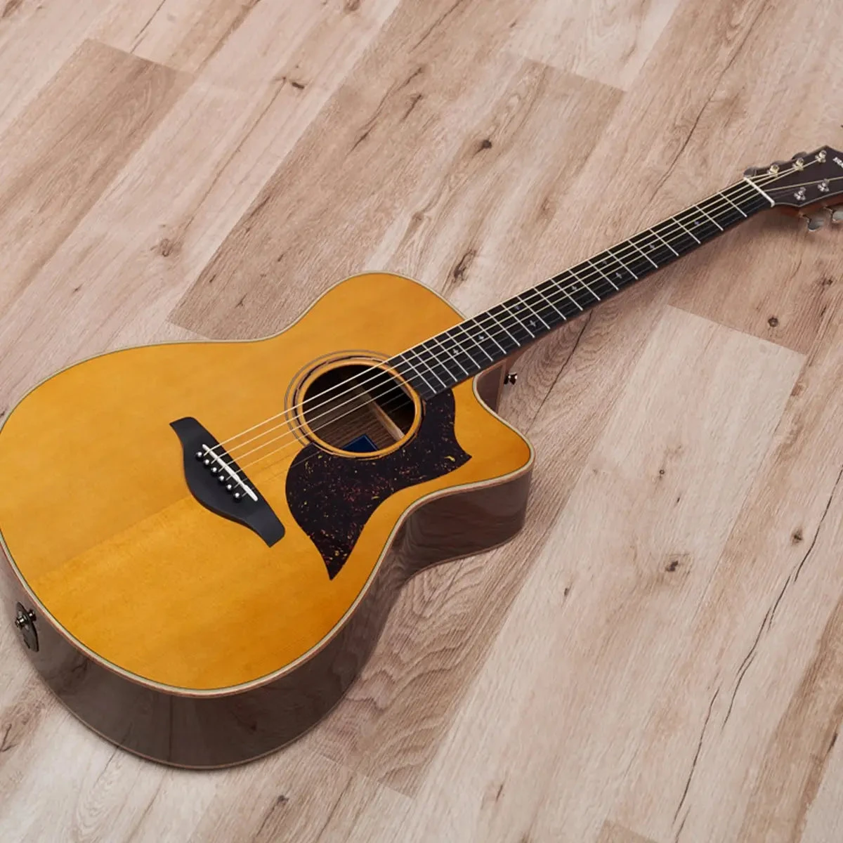 Yamaha AC5R Vintage Natural All-Solid Acoustic-Electric Guitar 6 Yamaha AC5R Vintage Natural All-Solid Acoustic-Electric Guitar - Image 4